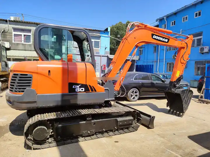 Used excavator doosan dx60 excavators earth-moving machinery doosan dx60 dx80 dx75 dx225 for sale - Гусеничный экскаватор: фото 4 Used excavator doosan dx60 excavators earth-moving machinery doosan dx60 dx80 dx75 dx225 for sale - Гусеничный экскаватор: фото 4