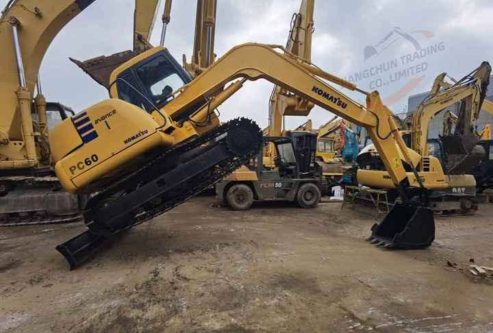 Used komatsu Pc60-7 Crawler Excavator 6 Ton Excavator In Shanghai China For Sale PC 60 60-7 PC60 PC78 excavator - Гусеничный экскаватор: фото 2 Used komatsu Pc60-7 Crawler Excavator 6 Ton Excavator In Shanghai China For Sale PC 60 60-7 PC60 PC78 excavator - Гусеничный экскаватор: фото 2