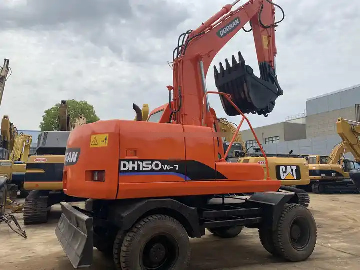 Wheel digging excavator Used DOOSAN150W DH150W DH150W-7 / second-hand KOREA engine DOOSAN DH 150 150W-7 DOOSAN150 - Гусеничный экскаватор: фото 2 Wheel digging excavator Used DOOSAN150W DH150W DH150W-7 / second-hand KOREA engine DOOSAN DH 150 150W-7 DOOSAN150 - Гусеничный экскаватор: фото 2
