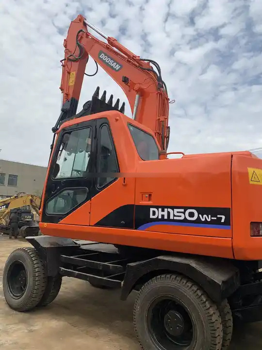 Wheel digging excavator Used DOOSAN150W DH150W DH150W-7 / second-hand KOREA engine DOOSAN DH 150 150W-7 DOOSAN150 - Гусеничный экскаватор: фото 4 Wheel digging excavator Used DOOSAN150W DH150W DH150W-7 / second-hand KOREA engine DOOSAN DH 150 150W-7 DOOSAN150 - Гусеничный экскаватор: фото 4