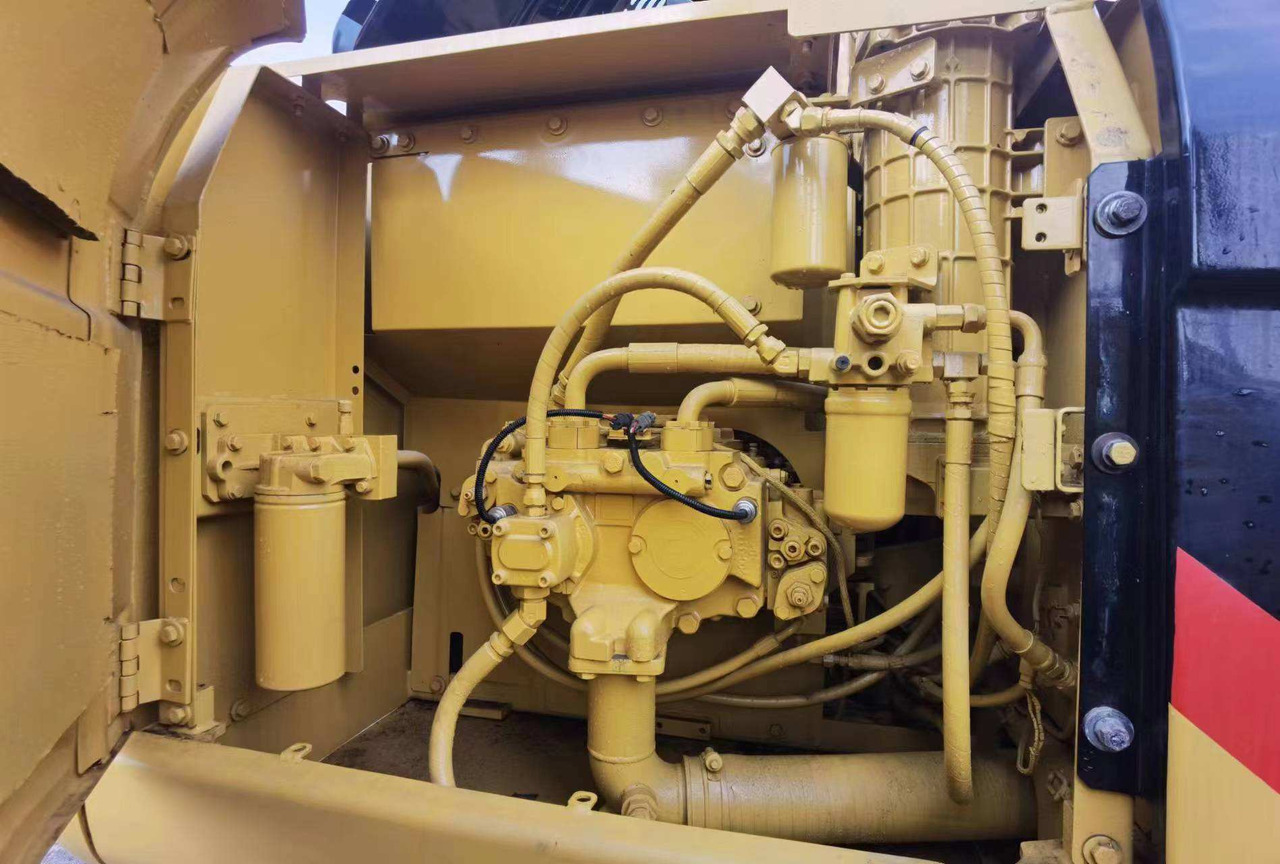 Chinese cheap excavator 85% new cat 320d track excavator price - Гусеничный экскаватор: фото 5 Chinese cheap excavator 85% new cat 320d track excavator price - Гусеничный экскаватор: фото 5