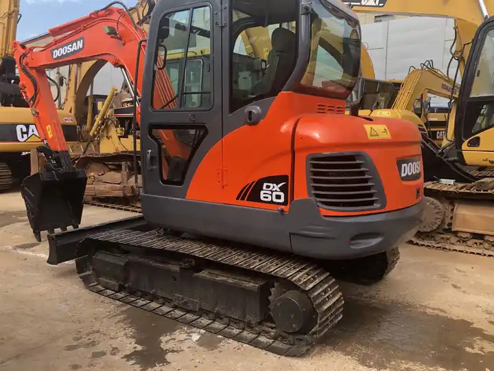 Doosan excavator used dx60 dh60 dx55 dh55 mini excavator 6 ton mini excavator free shipping - Гусеничный экскаватор: фото 2 Doosan excavator used dx60 dh60 dx55 dh55 mini excavator 6 ton mini excavator free shipping - Гусеничный экскаватор: фото 2