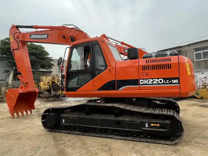 Used original Korea Doosan 20 ton excavator with cheap price and good condition DOOSAN Dx220LC-9e - Гусеничный экскаватор: фото 3 Used original Korea Doosan 20 ton excavator with cheap price and good condition DOOSAN Dx220LC-9e - Гусеничный экскаватор: фото 3