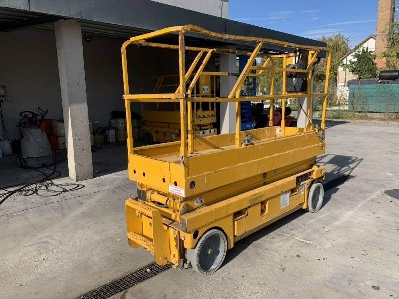 Haulotte Compact 8 - 8m, electric  - Ножничный подъемник: фото 2 Haulotte Compact 8 - 8m, electric  - Ножничный подъемник: фото 2