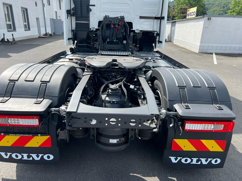 VOLVO FH 500 / Leather/ VEB+/ Air/ 2 tanks/ i-Parkcool/ - Тягач: фото 4 VOLVO FH 500 / Leather/ VEB+/ Air/ 2 tanks/ i-Parkcool/ - Тягач: фото 4