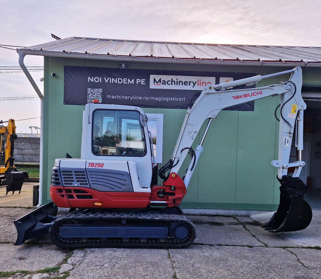 TAKEUCHI TB250 - Мини-экскаватор: фото 4 TAKEUCHI TB250 - Мини-экскаватор: фото 4