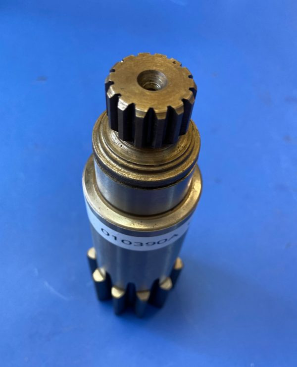 Wałek obrotu 010390A – NewHolland E18 Case CX18 - Поворотный редуктор для Строительной техники: фото 4 Wałek obrotu 010390A – NewHolland E18 Case CX18 - Поворотный редуктор для Строительной техники: фото 4