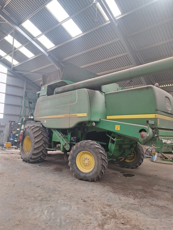 JOHN DEERE T670 - Зерноуборочный комбайн: фото 1 JOHN DEERE T670 - Зерноуборочный комбайн: фото 1