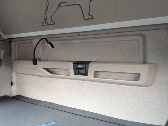 Тентованный грузовик MAN TGX 26.460 FG 6x2 Motorschaden: фото 13 Тентованный грузовик MAN TGX 26.460 FG 6x2 Motorschaden: фото 13