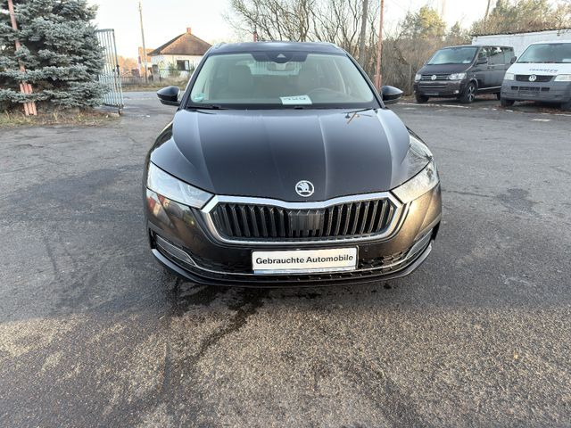 Skoda Octavia Combi First Edition Leder Navi Automatik - Седан: фото 1 Skoda Octavia Combi First Edition Leder Navi Automatik - Седан: фото 1