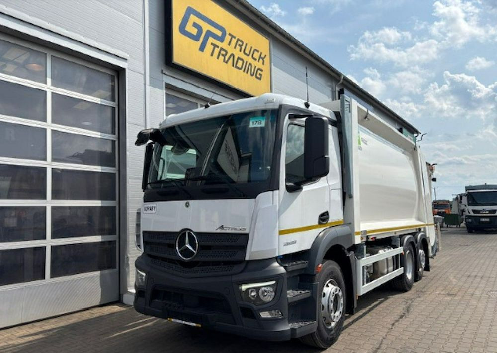 Mercedes-Benz Actros - Мусоровоз: фото 1 Mercedes-Benz Actros - Мусоровоз: фото 1