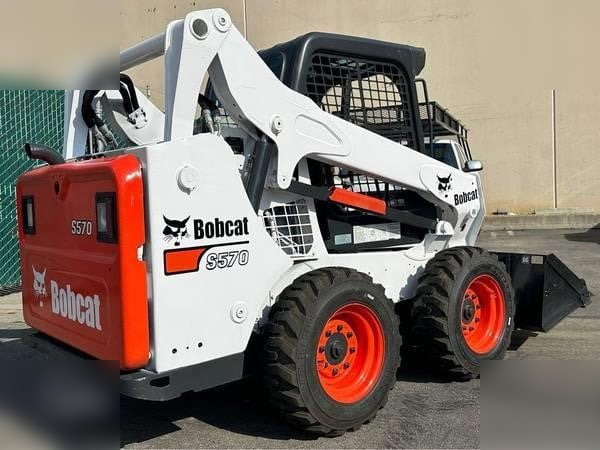 BOBCAT S590 - Мини-погрузчик с бортовым поворотом: фото 2 BOBCAT S590 - Мини-погрузчик с бортовым поворотом: фото 2