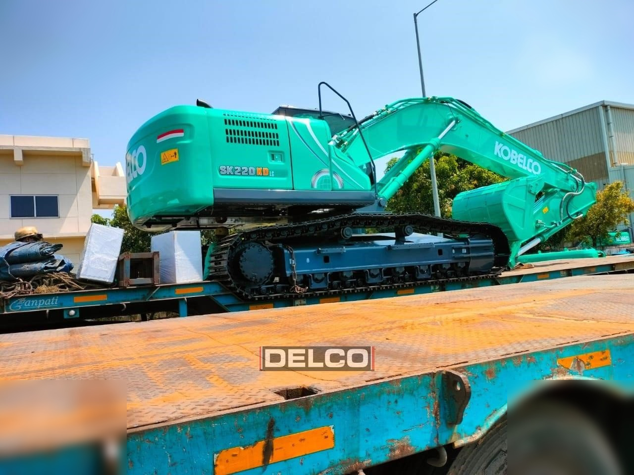 KOBELCO SK220 - Гусеничный экскаватор: фото 1 KOBELCO SK220 - Гусеничный экскаватор: фото 1
