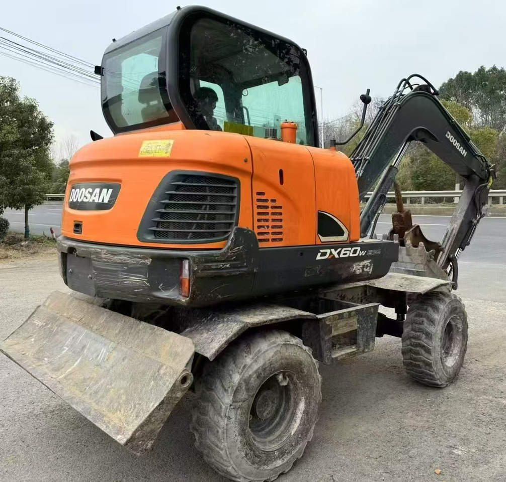 Doosan DX60 - Колёсный экскаватор: фото 3 Doosan DX60 - Колёсный экскаватор: фото 3