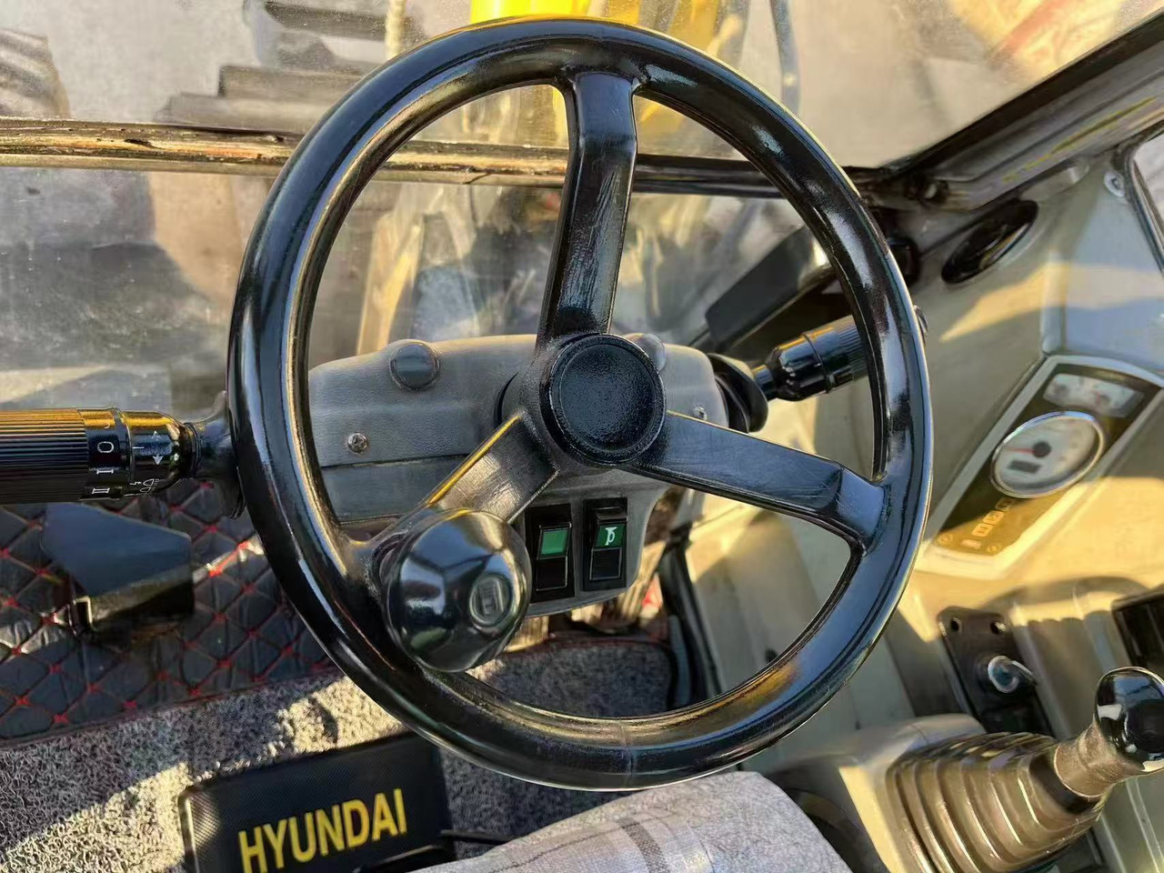 Hyundai 60w-7 - Колёсный экскаватор: фото 4 Hyundai 60w-7 - Колёсный экскаватор: фото 4