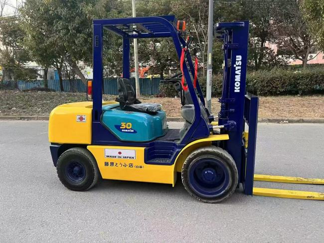 Komatsu FD30 - Ножничный подъемник: фото 3 Komatsu FD30 - Ножничный подъемник: фото 3