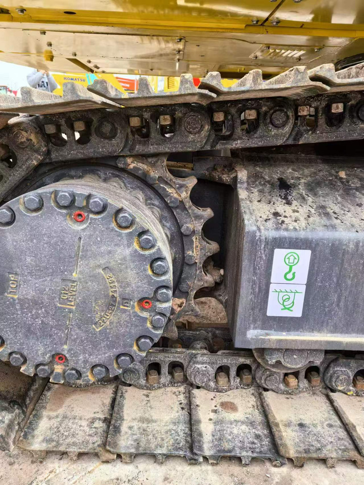 Komatsu pc220-8 - Гусеничный экскаватор: фото 3 Komatsu pc220-8 - Гусеничный экскаватор: фото 3