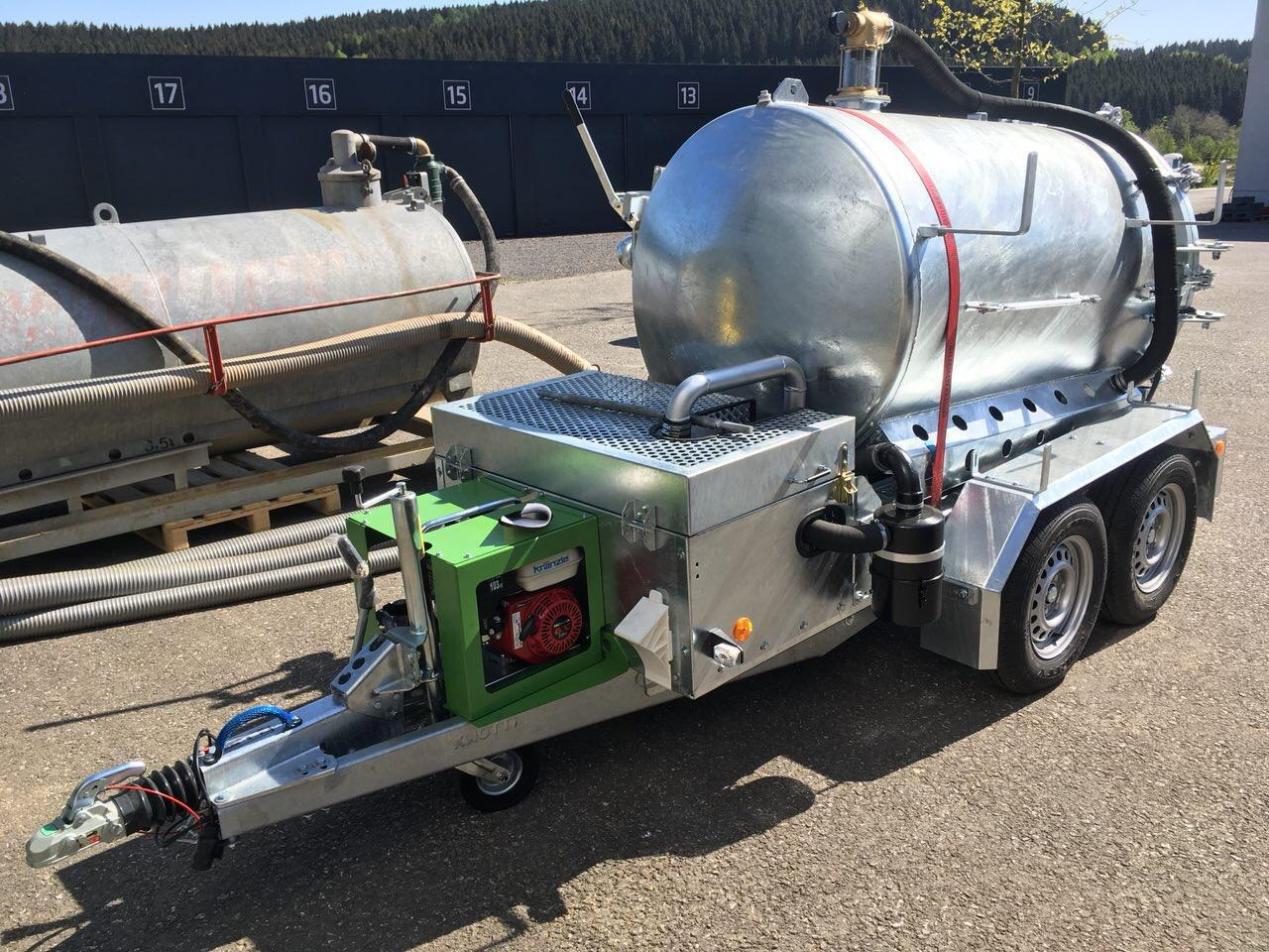 M-Vac 1,8m³ *Kippbar* Vakuum-Saugsystem / Saugfass / Sauganhänger / Saughänger M-Vac Reinigungskit - Ассенизатор: фото 4 M-Vac 1,8m³ *Kippbar* Vakuum-Saugsystem / Saugfass / Sauganhänger / Saughänger M-Vac Reinigungskit - Ассенизатор: фото 4