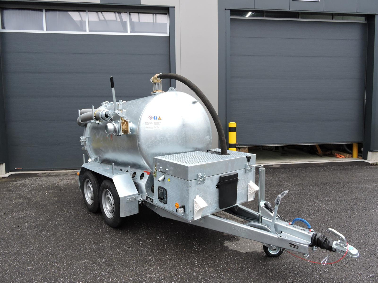 Vacuum system1500l / M-Vac 2000 - Ассенизатор: фото 2 Vacuum system1500l / M-Vac 2000 - Ассенизатор: фото 2