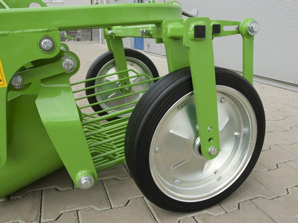 Новый Картофелеуборочный комбайн Bomet Schwingsiebroder / Potato digger / Arracheuse de pomme de terre / Scavapatate / Однорядная картофельная копалка / Kopaczka do ziemniaków Ursa Z655/1: фото 9