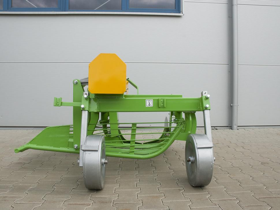Bomet Siebkettenroder / Potato digger / Arracheuse de pomme de terre / Scavapatate / Однорядная картофельная копалка / Kopaczka do ziemniaków Ursa Z655 - Картофелеуборочный комбайн: фото 2 Bomet Siebkettenroder / Potato digger / Arracheuse de pomme de terre / Scavapatate / Однорядная картофельная копалка / Kopaczka do ziemniaków Ursa Z655 - Картофелеуборочный комбайн: фото 2