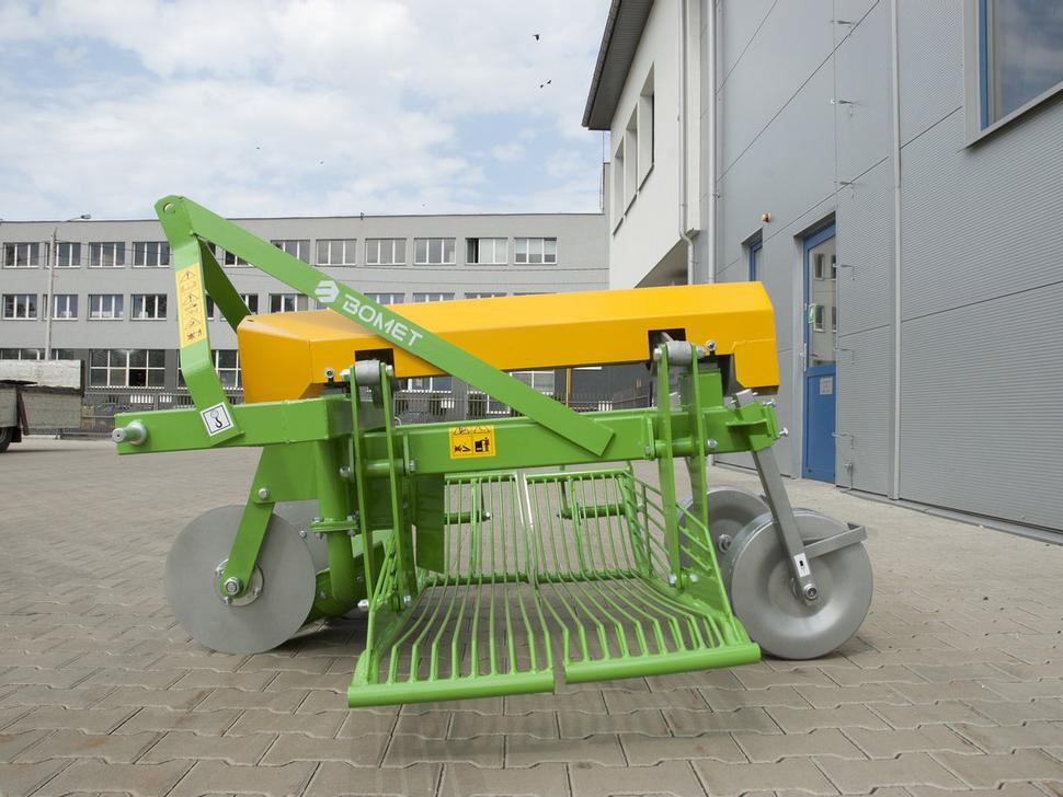 Bomet Siebkettenroder / Potato digger / Arracheuse de pomme de terre / Scavapatate / Однорядная картофельная копалка / Kopaczka do ziemniaków Ursa Z655 - Картофелеуборочный комбайн: фото 3 Bomet Siebkettenroder / Potato digger / Arracheuse de pomme de terre / Scavapatate / Однорядная картофельная копалка / Kopaczka do ziemniaków Ursa Z655 - Картофелеуборочный комбайн: фото 3