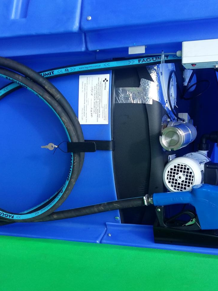 DC AdBlue tank / Cuve à AdBlue / Serbatoio per AdBlue / Бак для AdBlue / Adblue 2500 l - Резервуар для хранения: фото 2 DC AdBlue tank / Cuve à AdBlue / Serbatoio per AdBlue / Бак для AdBlue / Adblue 2500 l - Резервуар для хранения: фото 2