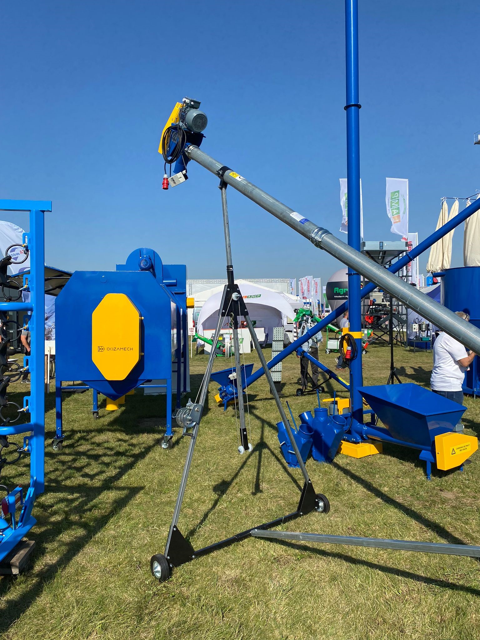 Dozamech Förderschnecke / Screw conveyor / Convoyeur a vis / Transportador de tornillo / Trasportatore a coclea / Шнековый конвейер / Przenośnik ślimakowy T-403 - Конвейер: фото 1 Dozamech Förderschnecke / Screw conveyor / Convoyeur a vis / Transportador de tornillo / Trasportatore a coclea / Шнековый конвейер / Przenośnik ślimakowy T-403 - Конвейер: фото 1