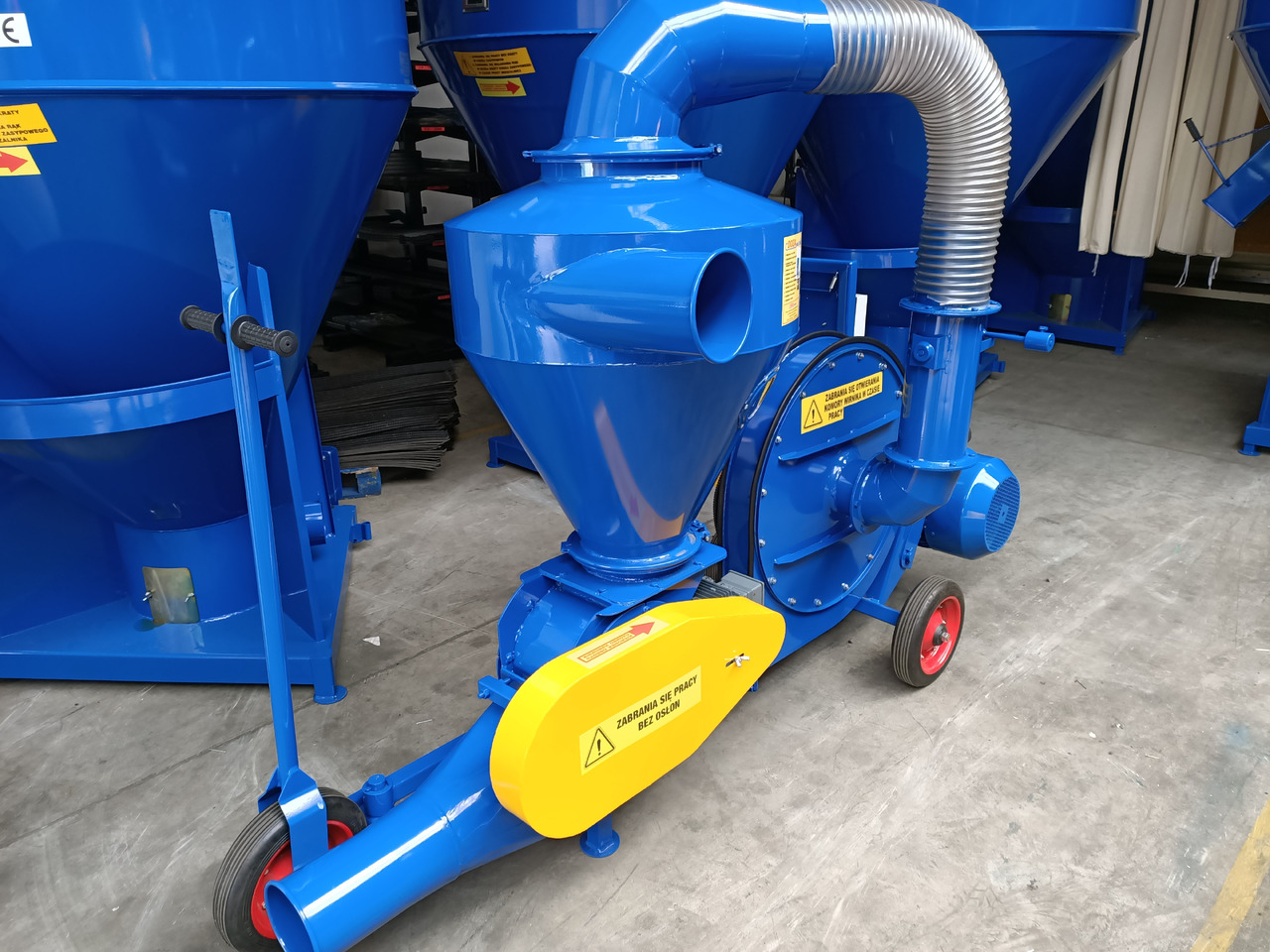 Dozamech Saug-Druckgebläse / Suction and pressure blower / Suceuse à grains / Trasportatore / Пневматический вдуватель / Dmuchawa ssąco-tłocząca T-420 - Конвейер: фото 1 Dozamech Saug-Druckgebläse / Suction and pressure blower / Suceuse à grains / Trasportatore / Пневматический вдуватель / Dmuchawa ssąco-tłocząca T-420 - Конвейер: фото 1