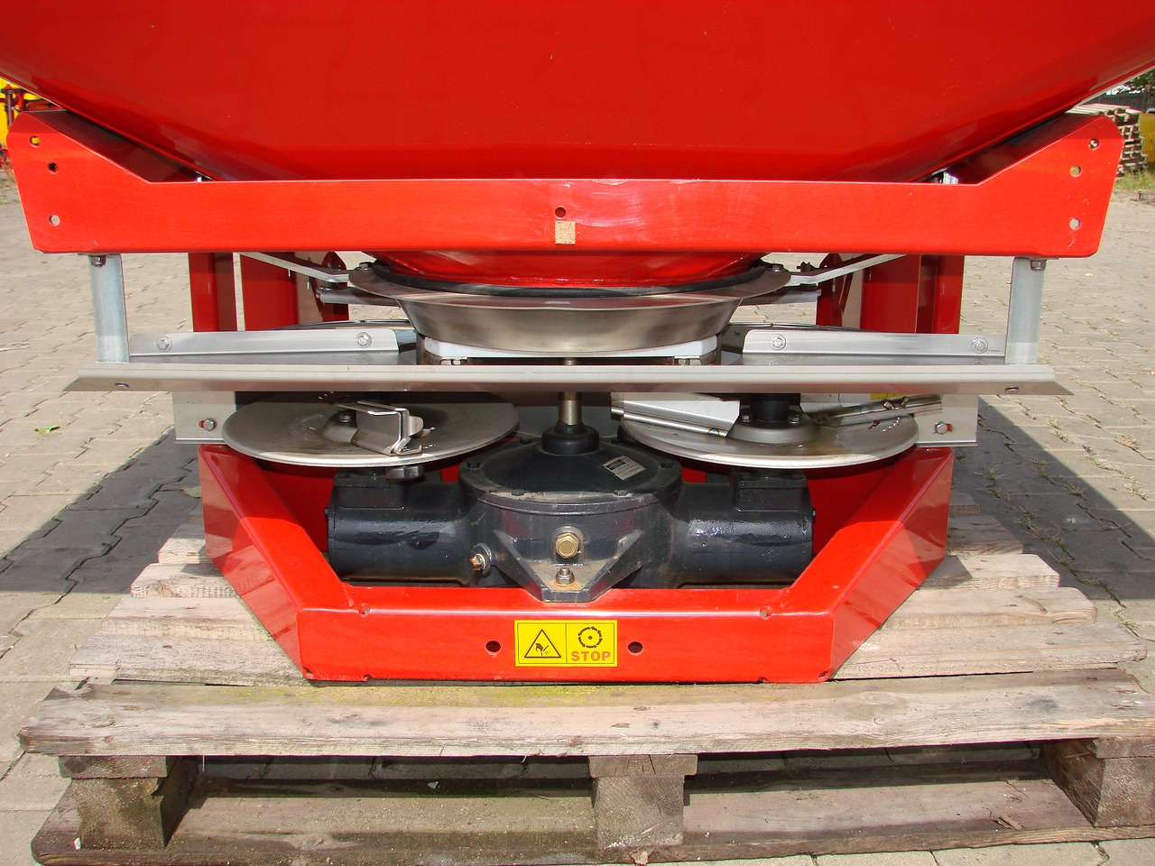 JAR-MET Düngerstreuer / Fertilizer spreader / Epandeur d'engrais / Rozsiewacz nawozów 1200 kg - Разбрасыватель удобрений: фото 5 JAR-MET Düngerstreuer / Fertilizer spreader / Epandeur d'engrais / Rozsiewacz nawozów 1200 kg - Разбрасыватель удобрений: фото 5