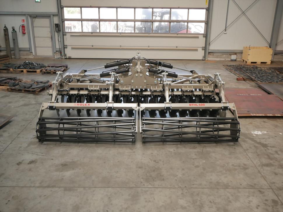 ROLEX Hydraulische Scheibenegge / Hydraulic discs harrow / Dechaumeur à disques / Erpice a dischi / Гидравлическая дисковая борона / Brona talerzowa hydraulicznie składana lekka 4 m - Дисковая борона: фото 4 ROLEX Hydraulische Scheibenegge / Hydraulic discs harrow / Dechaumeur à disques / Erpice a dischi / Гидравлическая дисковая борона / Brona talerzowa hydraulicznie składana lekka 4 m - Дисковая борона: фото 4