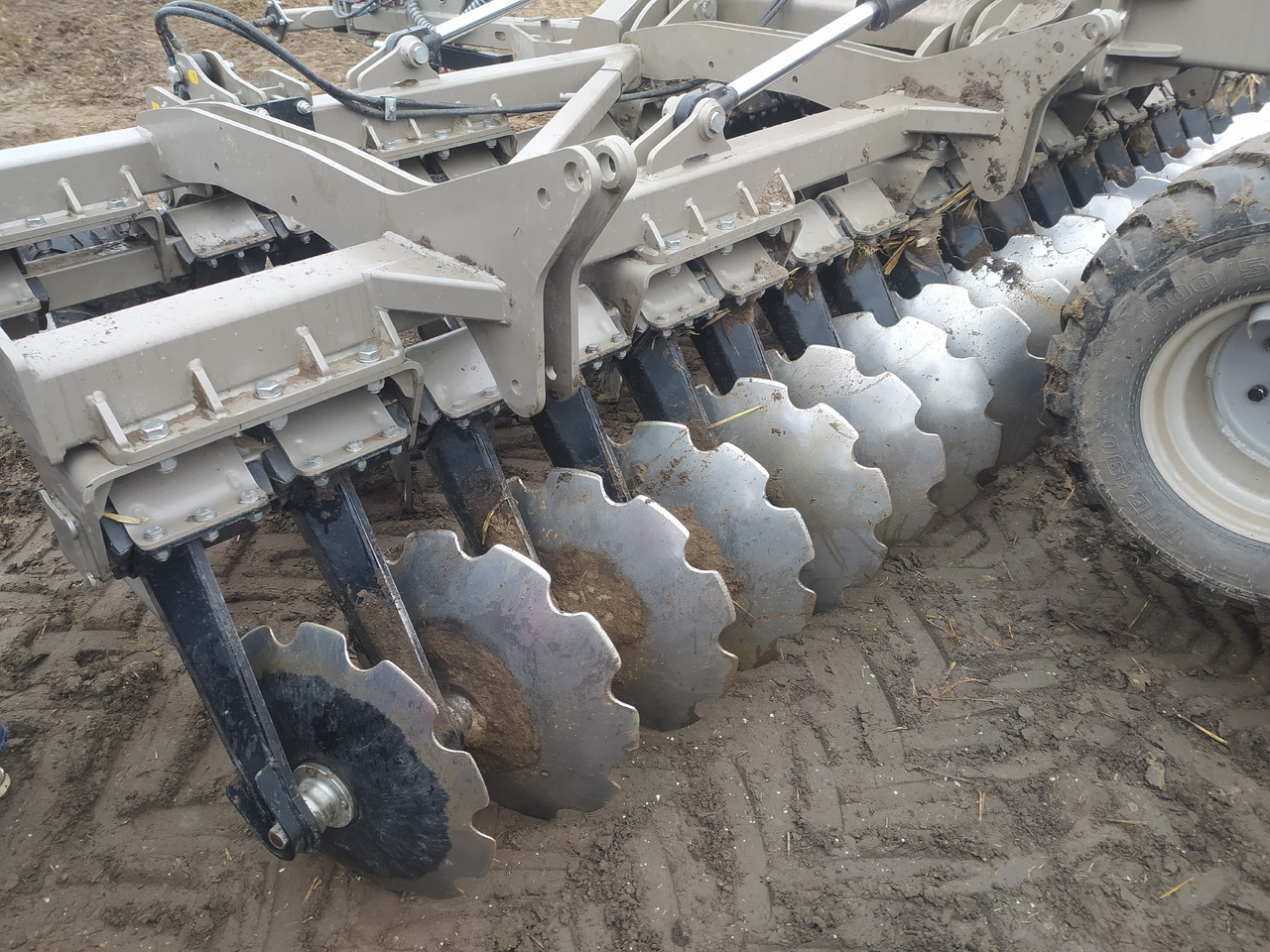 ROLEX Scheibenegge / Hydraulic discs harrow / Dechaumeur à disques / Erpice a dischi / Grada de discos / Дисковая борона / Brona talerzowa 5 m - Дисковая борона: фото 4 ROLEX Scheibenegge / Hydraulic discs harrow / Dechaumeur à disques / Erpice a dischi / Grada de discos / Дисковая борона / Brona talerzowa 5 m - Дисковая борона: фото 4