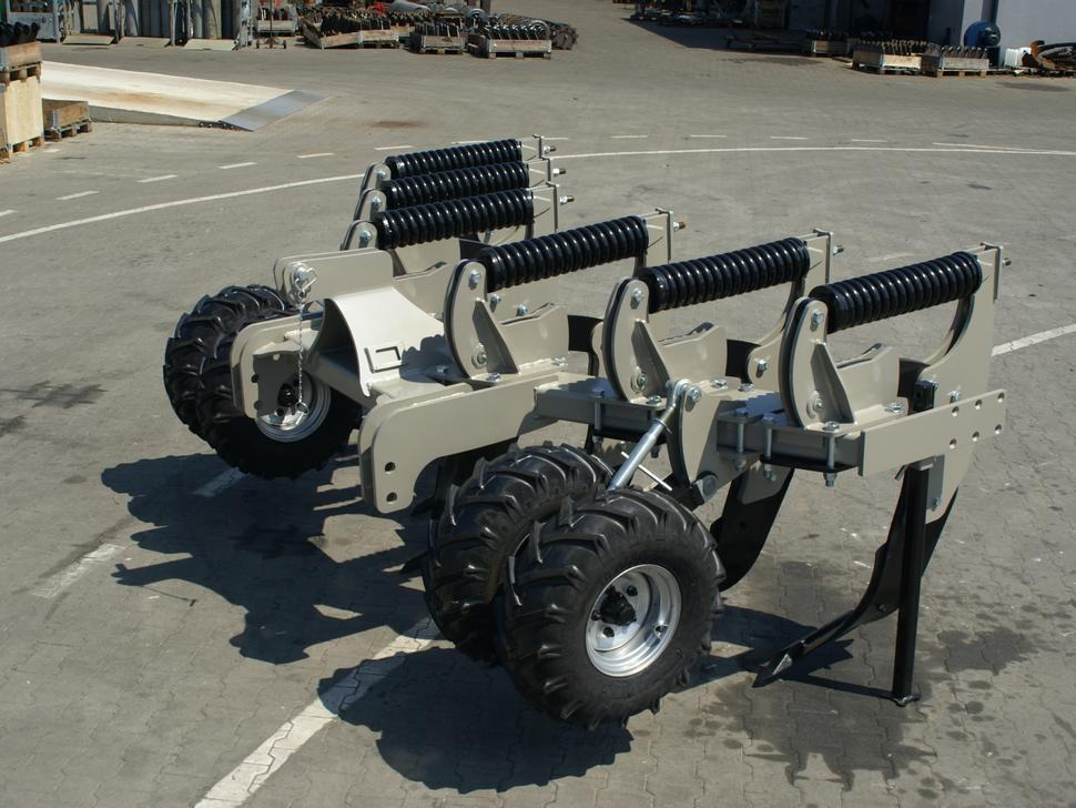 ROLEX Tiefenlockerer / Subsoiler / Décompacteur / Dissodatori / Subsolador / Глубокорыхлитель / Głębosz typ V 3 m - Глубокорыхлитель: фото 2 ROLEX Tiefenlockerer / Subsoiler / Décompacteur / Dissodatori / Subsolador / Глубокорыхлитель / Głębosz typ V 3 m - Глубокорыхлитель: фото 2