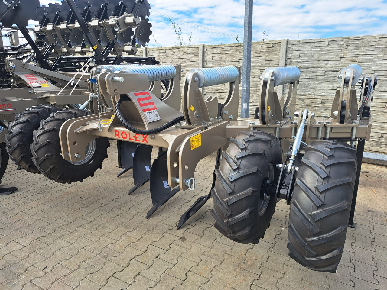 ROLEX Tiefenlockerer / Subsoiler / Décompacteur / Subsolador / Dissodatori / Глубокорыхлитель тип V / Głębosz typ V 3 m - Глубокорыхлитель: фото 1 ROLEX Tiefenlockerer / Subsoiler / Décompacteur / Subsolador / Dissodatori / Глубокорыхлитель тип V / Głębosz typ V 3 m - Глубокорыхлитель: фото 1