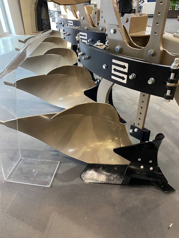 ROLEX Volldrehpflug / Rotary plough / Charrue réversible / Aratro reversibile / Оборотный плуг / Pług obrotowy 3+1 - Плуг: фото 3 ROLEX Volldrehpflug / Rotary plough / Charrue réversible / Aratro reversibile / Оборотный плуг / Pług obrotowy 3+1 - Плуг: фото 3
