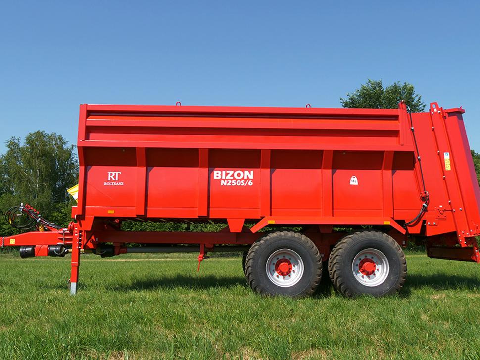 Roltrans Miststreuer / Manure spreader / Epandeur à fumier / Spandiletame / Разбрасыватель органических удобрений / Rozrzutnik obornika N205S/6 BIZON 14 t - Навозоразбрасыватель: фото 3 Roltrans Miststreuer / Manure spreader / Epandeur à fumier / Spandiletame / Разбрасыватель органических удобрений / Rozrzutnik obornika N205S/6 BIZON 14 t - Навозоразбрасыватель: фото 3