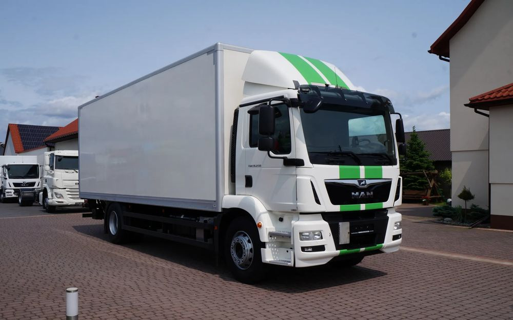 MAN TGM 18.250 / 18.290 EURO 6 KONTENER 19 PALET ŁAD. 9800 KG WINDA - Грузовик с закрытым кузовом: фото 2 MAN TGM 18.250 / 18.290 EURO 6 KONTENER 19 PALET ŁAD. 9800 KG WINDA - Грузовик с закрытым кузовом: фото 2