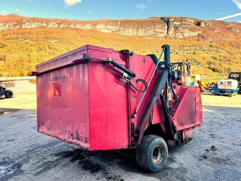 YNO 135-3 VEH Balayeuse diesel - Подметально-уборочная машина: фото 4 YNO 135-3 VEH Balayeuse diesel - Подметально-уборочная машина: фото 4