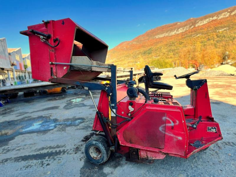 YNO 135-3 VEH Balayeuse diesel - Подметально-уборочная машина: фото 5 YNO 135-3 VEH Balayeuse diesel - Подметально-уборочная машина: фото 5