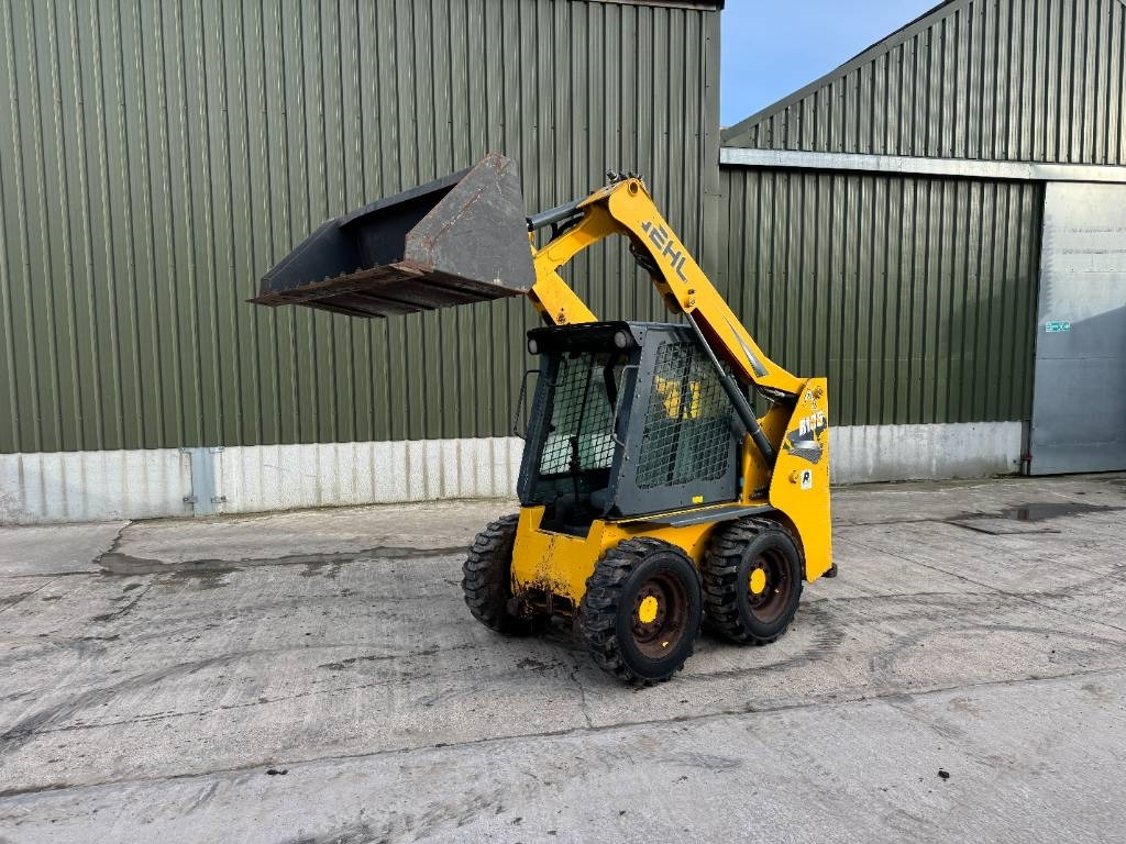 Gehl R 135 Skid Steer - Мини-погрузчик с бортовым поворотом: фото 1 Gehl R 135 Skid Steer - Мини-погрузчик с бортовым поворотом: фото 1