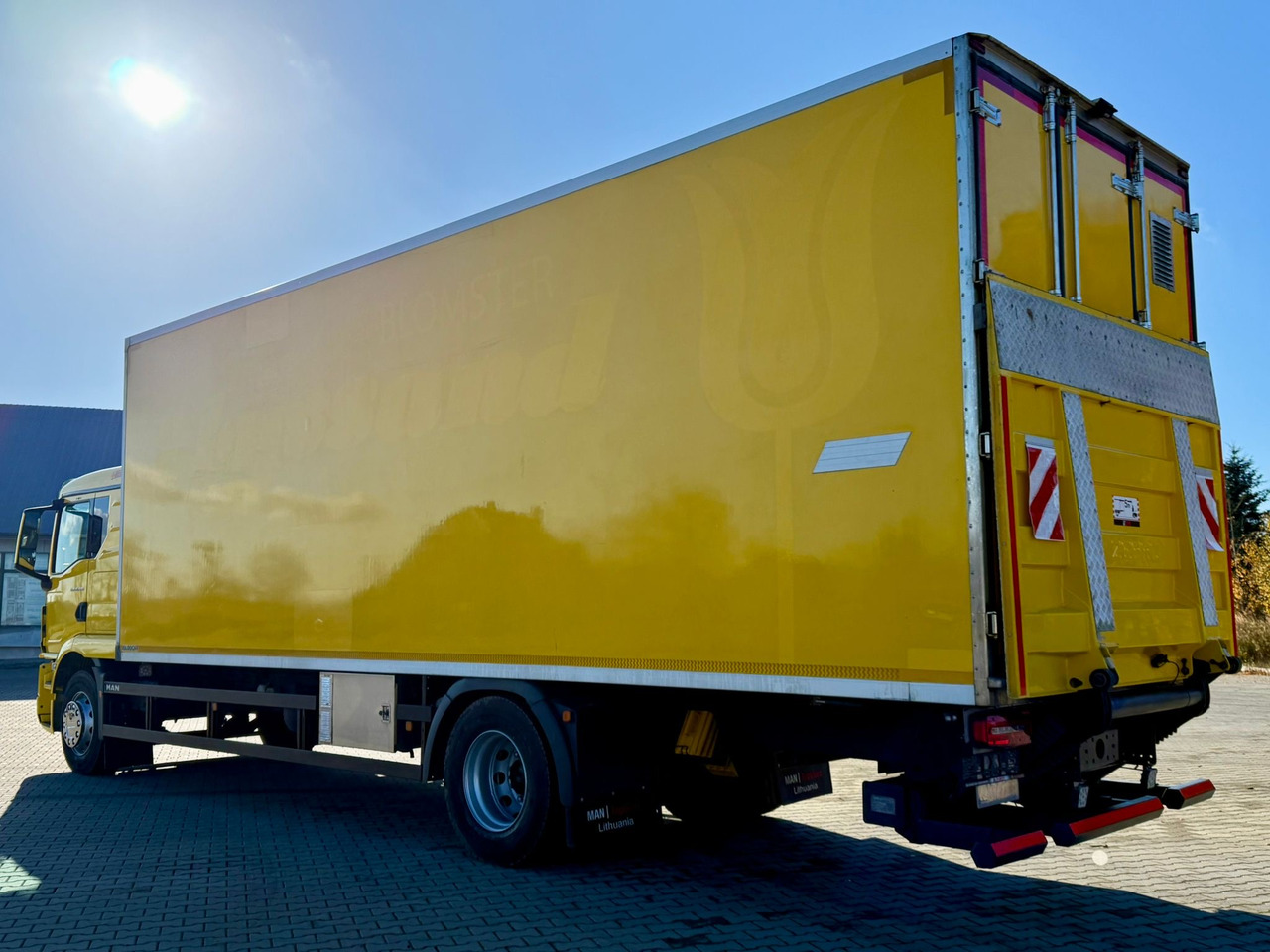 MAN 18.320 / IZOTERMA / GRZANA / WINDA / 20 EUROPALET / AUTOMAT / 170 TYŚ KM / 2021 R / SYPIALKA / CAŁY NA PODUSZKACH / SPROWADZONY / JAK NOWY - Изотермический грузовик: фото 3 MAN 18.320 / IZOTERMA / GRZANA / WINDA / 20 EUROPALET / AUTOMAT / 170 TYŚ KM / 2021 R / SYPIALKA / CAŁY NA PODUSZKACH / SPROWADZONY / JAK NOWY - Изотермический грузовик: фото 3