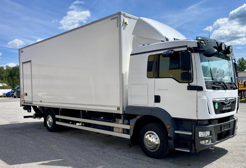 MAN TGM 12.250 / TGL / IZOTERMA / WINDA / 18 EUROPALET / SYPIALKA / AUTOMAT / 2018 ROK - Изотермический грузовик: фото 2 MAN TGM 12.250 / TGL / IZOTERMA / WINDA / 18 EUROPALET / SYPIALKA / AUTOMAT / 2018 ROK - Изотермический грузовик: фото 2