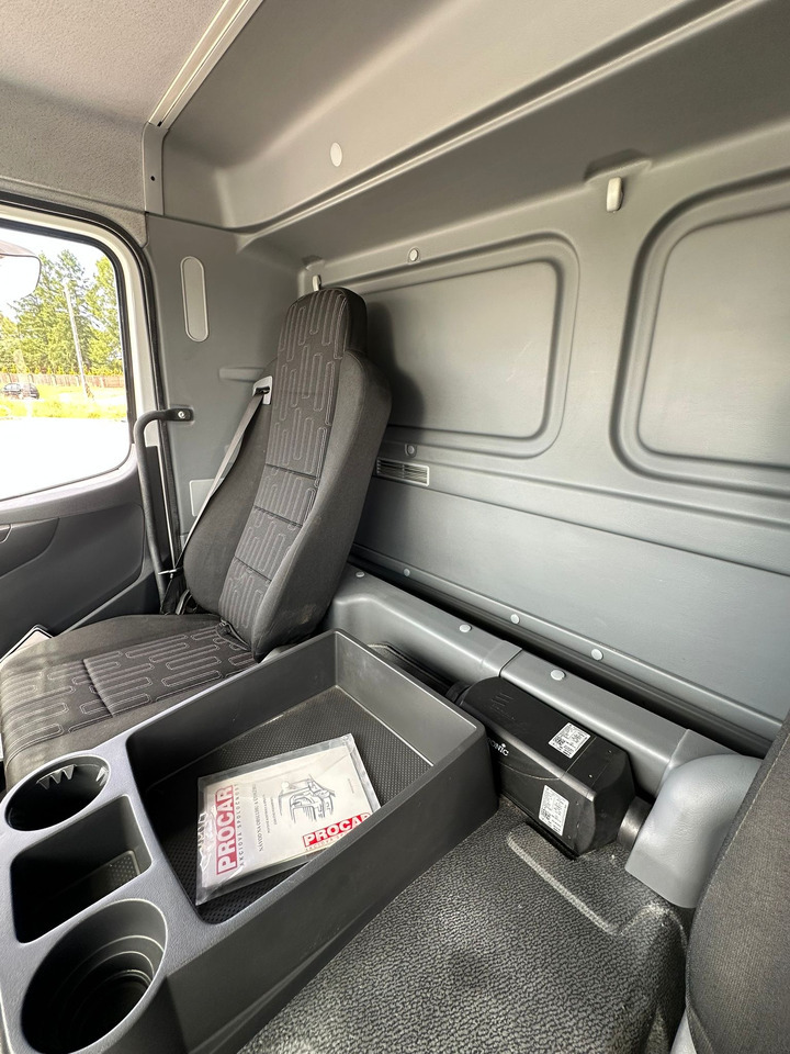 Изотермический грузовик MERCEDES-BENZ ATEGO / 1221 / IZOTERMA / KONTENER / AUTOMAT / 230 TYS KM / 17 EUROPALET / 6.8 M DŁUGOŚCI / 2019 ROK: фото 21