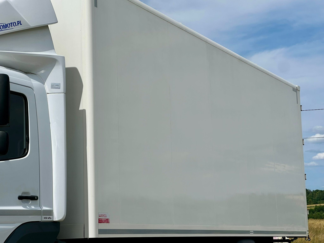 Изотермический грузовик MERCEDES-BENZ ATEGO / 1221 / IZOTERMA / KONTENER / AUTOMAT / 230 TYS KM / 17 EUROPALET / 6.8 M DŁUGOŚCI / 2019 ROK: фото 16