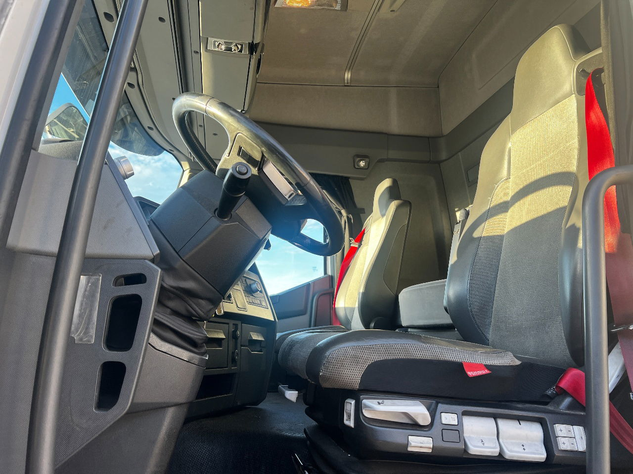 Тягач Renault T380 EUro 6, Full spoilers: фото 8 Тягач Renault T380 EUro 6, Full spoilers: фото 8