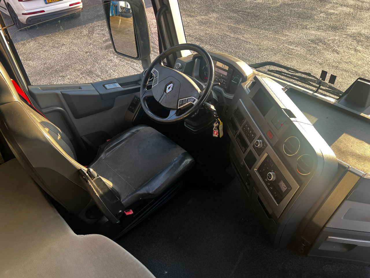 Тягач Renault T380 EUro 6, Full spoilers: фото 13 Тягач Renault T380 EUro 6, Full spoilers: фото 13