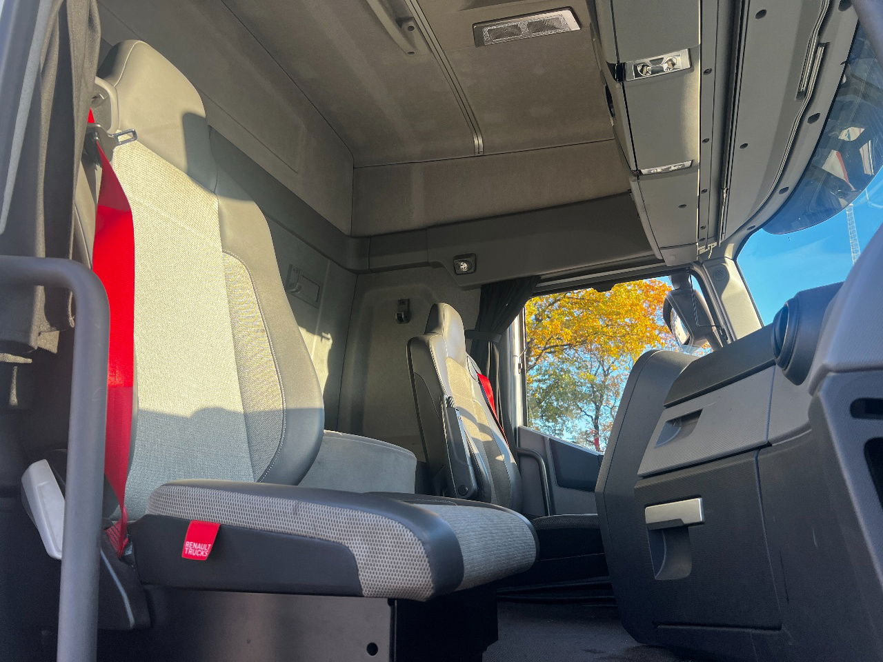 Тягач Renault T380 EUro 6, Full spoilers: фото 9 Тягач Renault T380 EUro 6, Full spoilers: фото 9