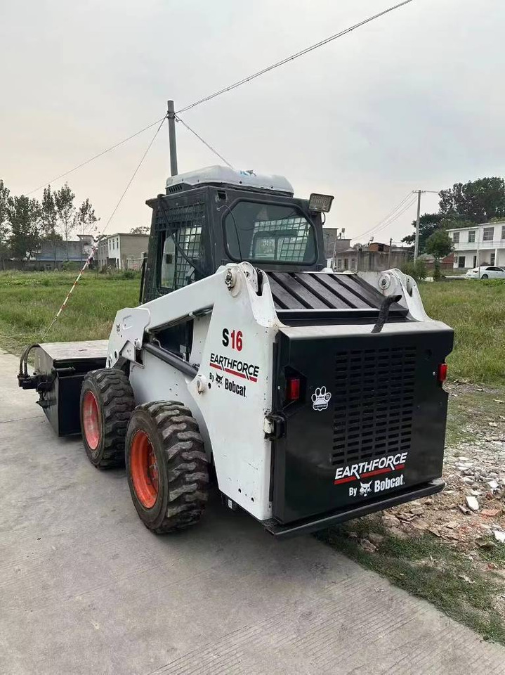 Bobcat S 16 - Мини-погрузчик с бортовым поворотом: фото 4 Bobcat S 16 - Мини-погрузчик с бортовым поворотом: фото 4
