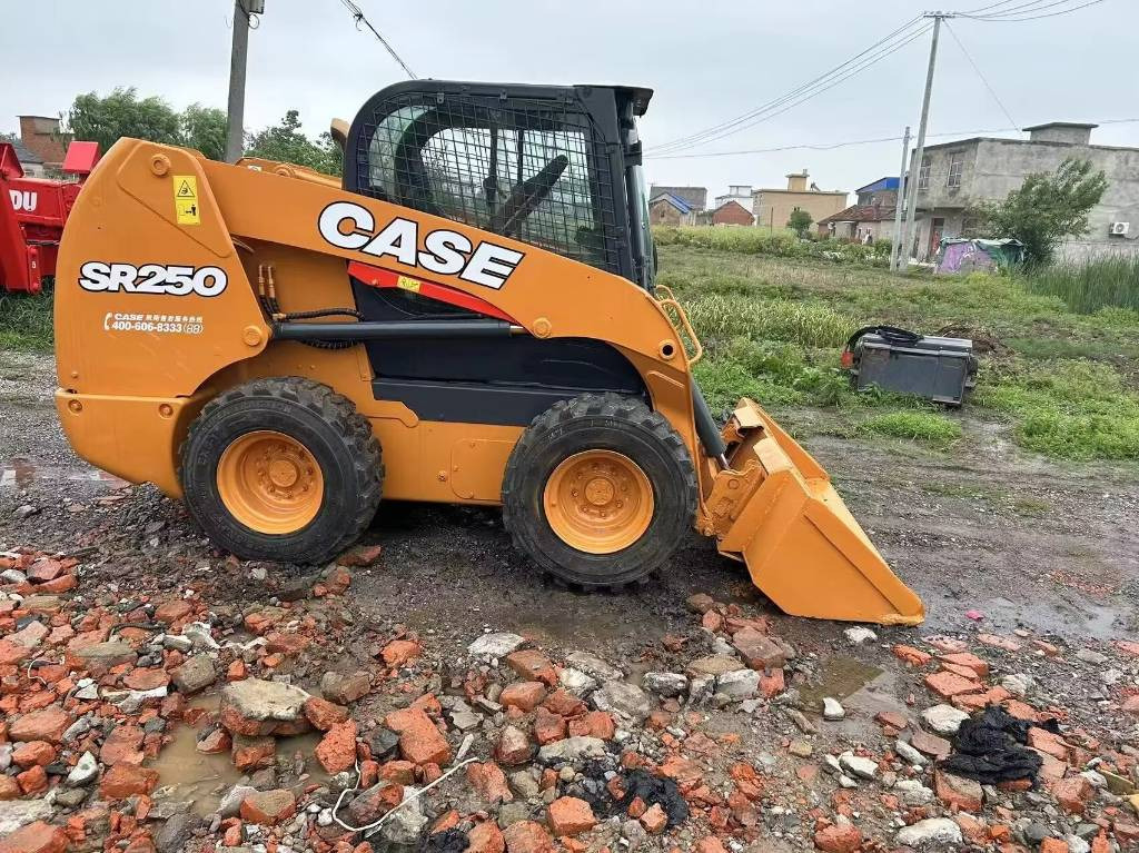 CASE SR 250 - Мини-погрузчик с бортовым поворотом: фото 1 CASE SR 250 - Мини-погрузчик с бортовым поворотом: фото 1