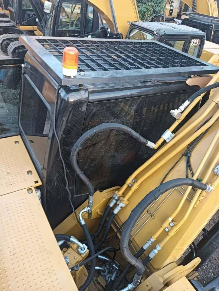 CAT 324 D2L - Гусеничный экскаватор: фото 3 CAT 324 D2L - Гусеничный экскаватор: фото 3